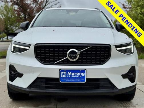 2023 Volvo XC40 B5 Plus Dark Theme