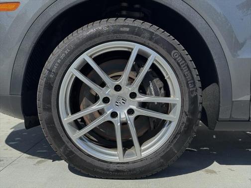 2023 Porsche Cayenne Platinum Edition