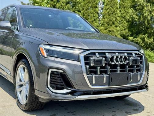 2025 Audi Q7 55 Premium Plus