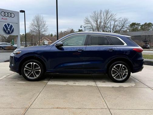 Navarra Blue Metallic 2025 Audi Q5 Premium TFSI quattro S tronic