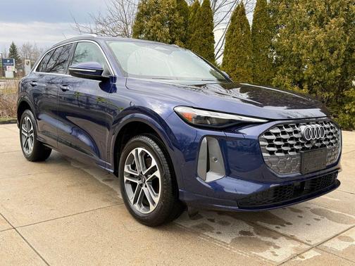 Navarra Blue Metallic 2025 Audi Q5 Premium TFSI quattro S tronic