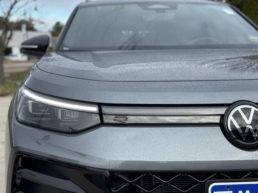 2026 Volkswagen Tiguan 2.0T SE R-Line Black 4MOTION