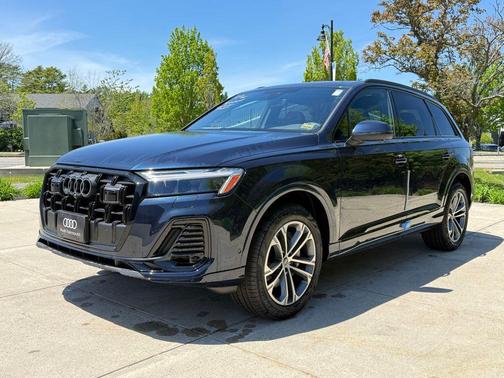 Waitomo Blue Metallic 2026 Audi Q7 45 Premium