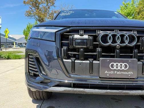 Waitomo Blue Metallic 2026 Audi Q7 45 Premium