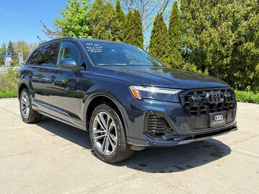 Waitomo Blue Metallic 2026 Audi Q7 45 Premium