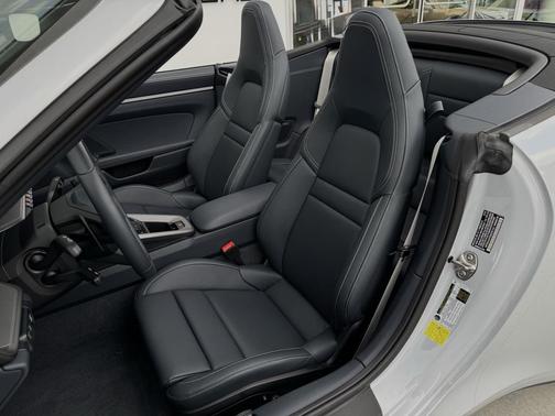 2025 Porsche 911 Carrera