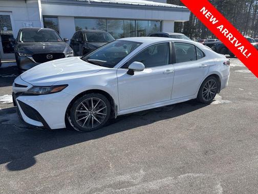 2024 Toyota Camry Hybrid SE