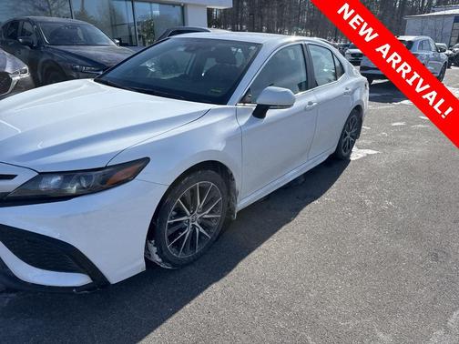 2024 Toyota Camry Hybrid SE