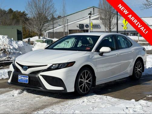 2024 Toyota Camry Hybrid SE