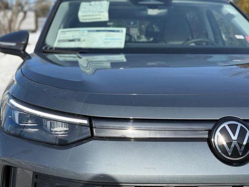platinum gray metallic 2026 Volkswagen Tiguan 2.0T SE 4MOTION