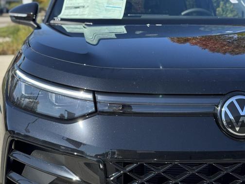 2025 Volkswagen Tiguan 2.0T SE R-Line Black 4MOTION