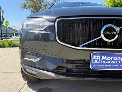 Onyx Black Metallic 2021 Volvo XC60 T6 Momentum