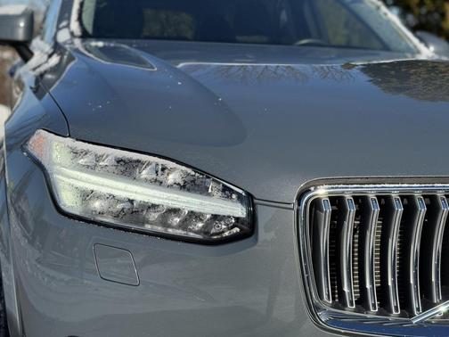 2023 Volvo XC90 B5 Plus