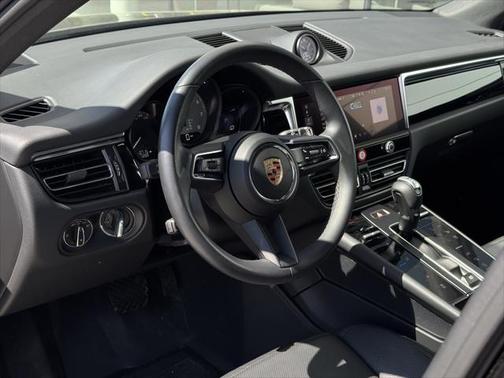 2023 Porsche Macan Base