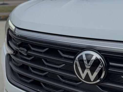 2026 Volkswagen Atlas Cross Sport 2.0T SEL