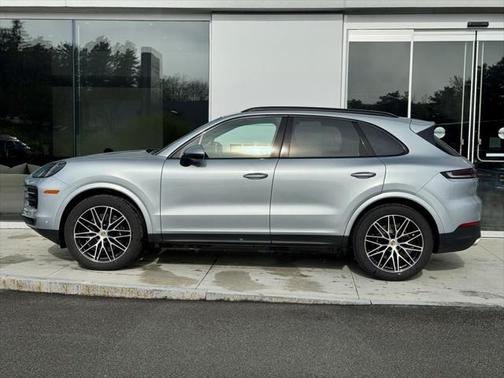 2024 Porsche Cayenne Base (Tiptronic)
