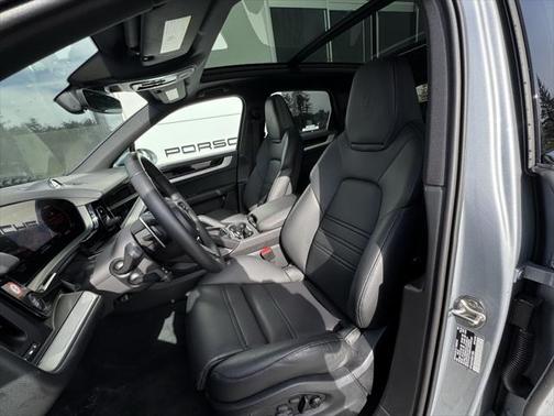 2024 Porsche Cayenne Base (Tiptronic)