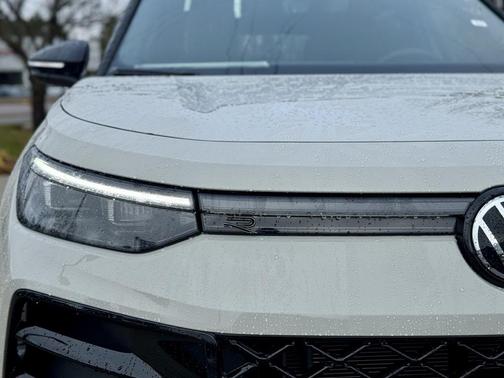 2026 Volkswagen Tiguan 2.0T SE R-Line Black 4MOTION