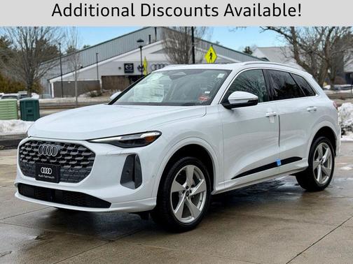 Glacier White Metallic 2025 Audi Q5 Premium Plus TFSI quattro S tronic