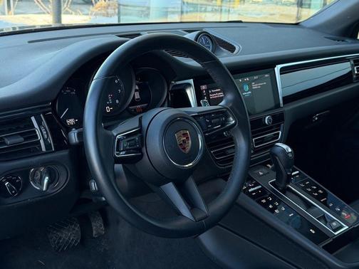 2025 Porsche Macan T