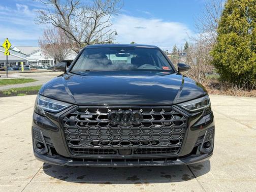 Mythos Black Metallic 2022 Audi A8 L 55 TFSI quattro Tiptronic