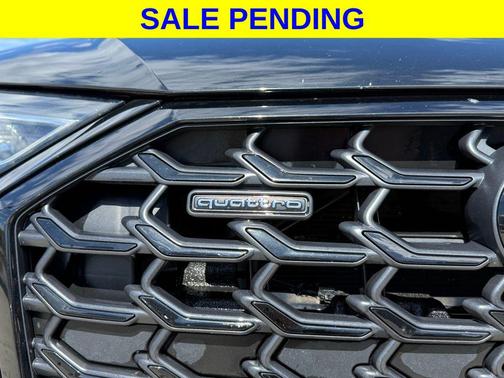 Mythos Black Metallic 2022 Audi A8 L 55 TFSI quattro Tiptronic