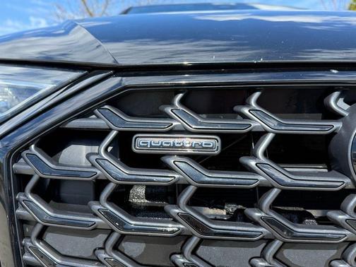 Mythos Black Metallic 2022 Audi A8 L 55 TFSI quattro Tiptronic