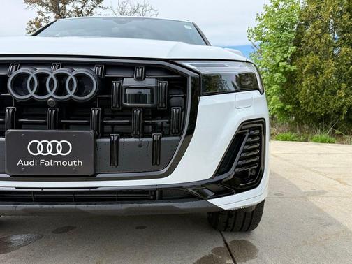 Glacier White Metallic 2026 Audi Q7 45 Premium