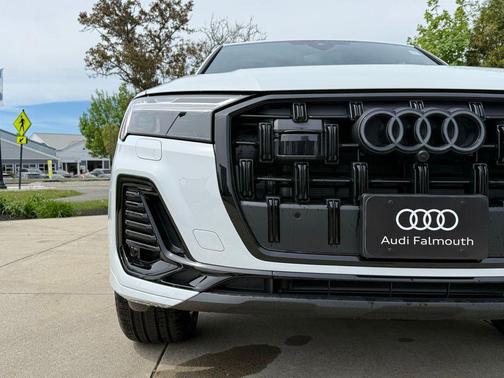 Glacier White Metallic 2026 Audi Q7 45 Premium