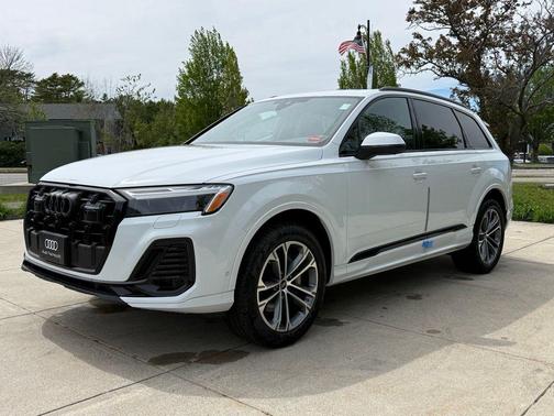 Glacier White Metallic 2026 Audi Q7 45 Premium