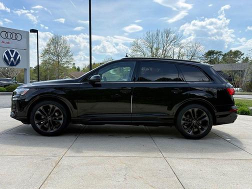 Mythos Black Metallic 2026 Audi Q7 55 Premium Plus