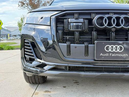 Mythos Black Metallic 2026 Audi Q7 55 Premium Plus