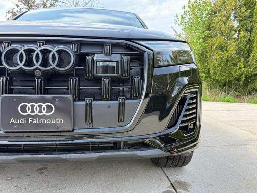 Mythos Black Metallic 2026 Audi Q7 55 Premium Plus