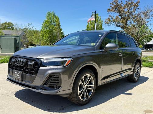 Samurai Gray Metallic 2026 Audi Q7 45 Premium