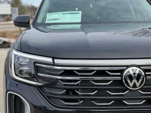 Deep Black Pearl 2026 Volkswagen Atlas Peak Edition