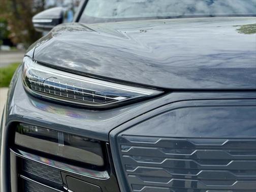 2025 Audi Q6 e-tron Premium Plus quattro