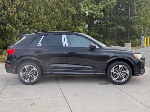 2025 Audi Q3 Premium 45 TFSI S line quattro Tiptronic