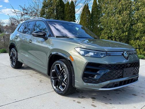 Avocado Green w/Deep Black Roof 2026 Volkswagen Tiguan 2.0T SEL R-Line 4MOTION