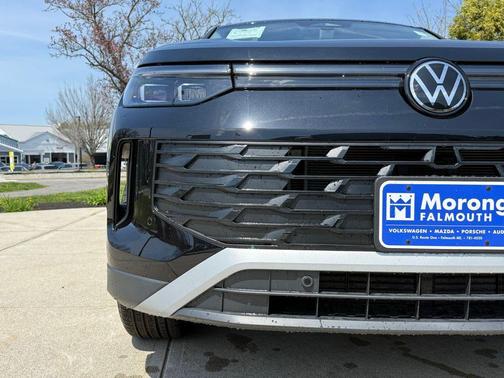 Deep Black Pearl 2026 Volkswagen Tiguan 2.0T SE 4MOTION