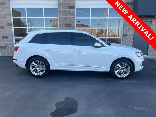 2022 Audi Q7 55 Premium