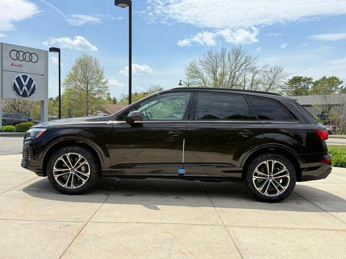 Tamarind Brown Metallic 2026 Audi Q7 45 Premium