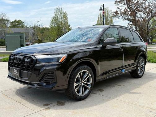 Tamarind Brown Metallic 2026 Audi Q7 45 Premium