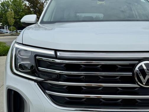 2025 Volkswagen Atlas 2.0T SE w/Technology 4MOTION