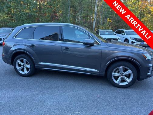 2023 Audi Q7 45 Premium Plus