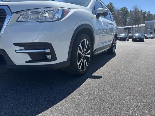 Crystal White Pearl 2022 Subaru Ascent Limited 7-Passenger