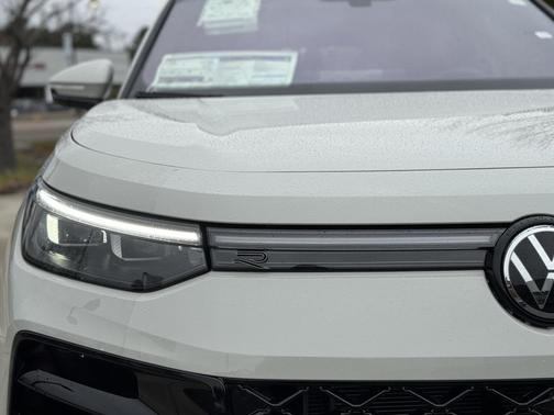 2026 Volkswagen Tiguan 2.0T SEL R-Line 4MOTION