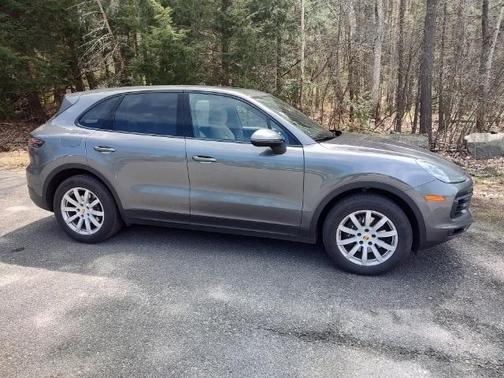 Photo 2 of 19 of 2019 Porsche Cayenne Base