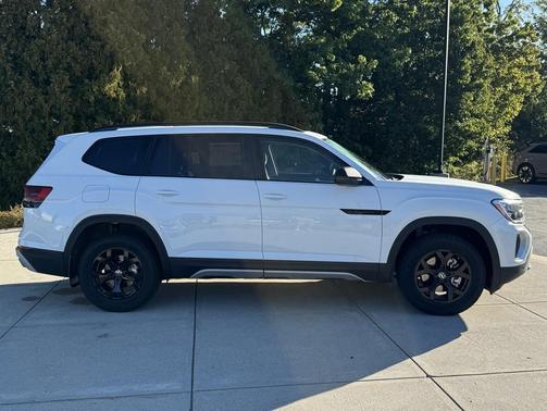 2025 Volkswagen Atlas 2.0T Peak Edition