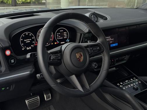2025 Porsche Cayenne GTS