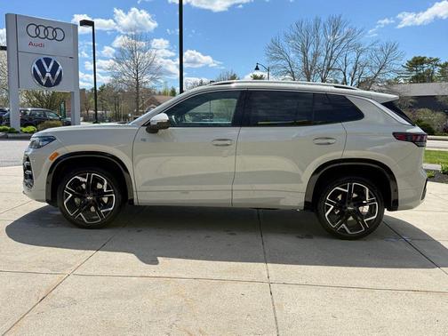 sandstone 2026 Volkswagen Tiguan 2.0T SEL R-Line 4MOTION